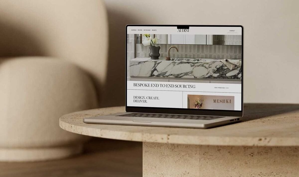 Canales de presencia digital para estudios de interiorismo incluyendo web, redes sociales y Google.