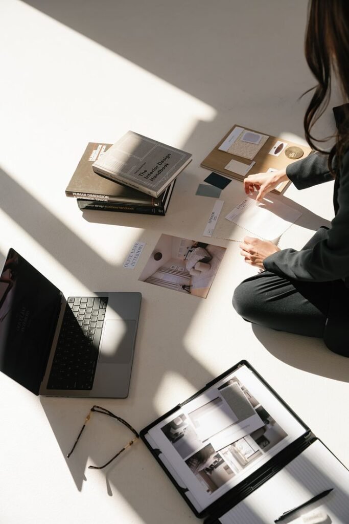 Estrategia de SEO para posicionar un estudio de interiorismo en los primeros resultados de Google.